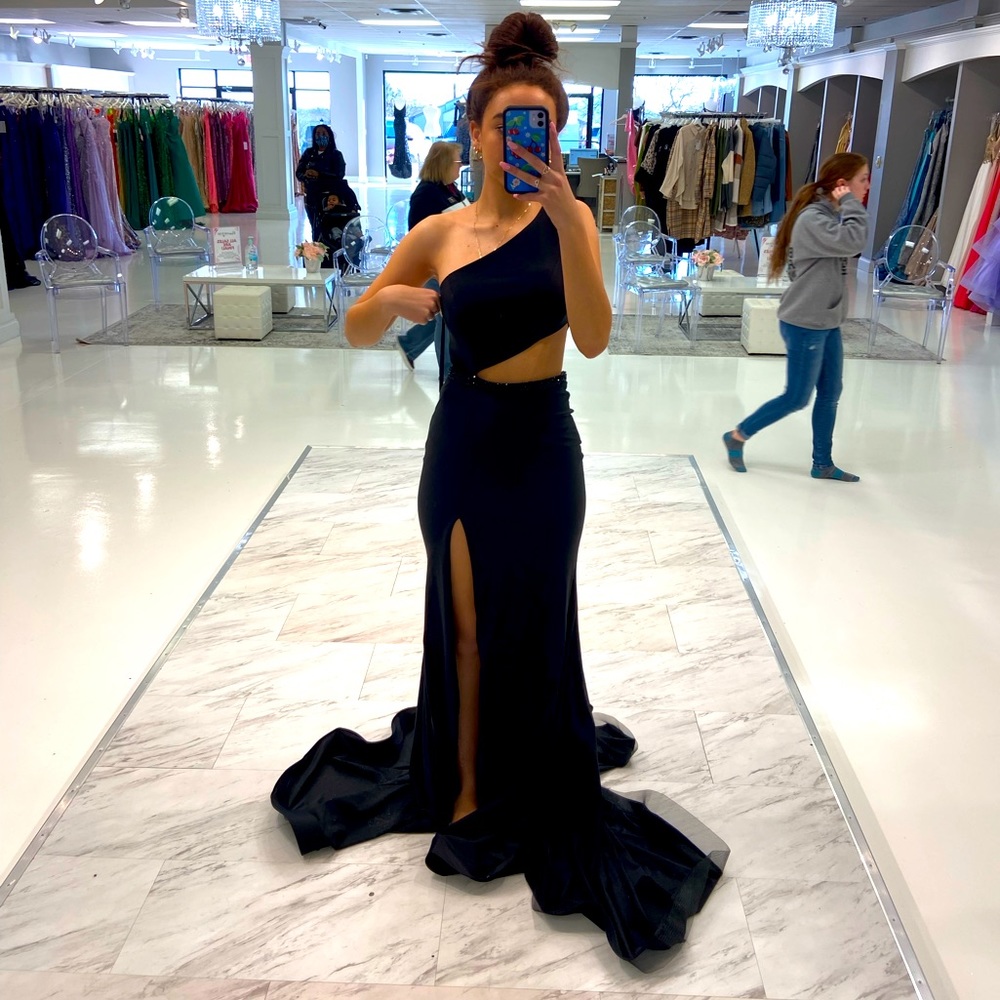 CUTOUT ONE SHOULDER PROM DRESS